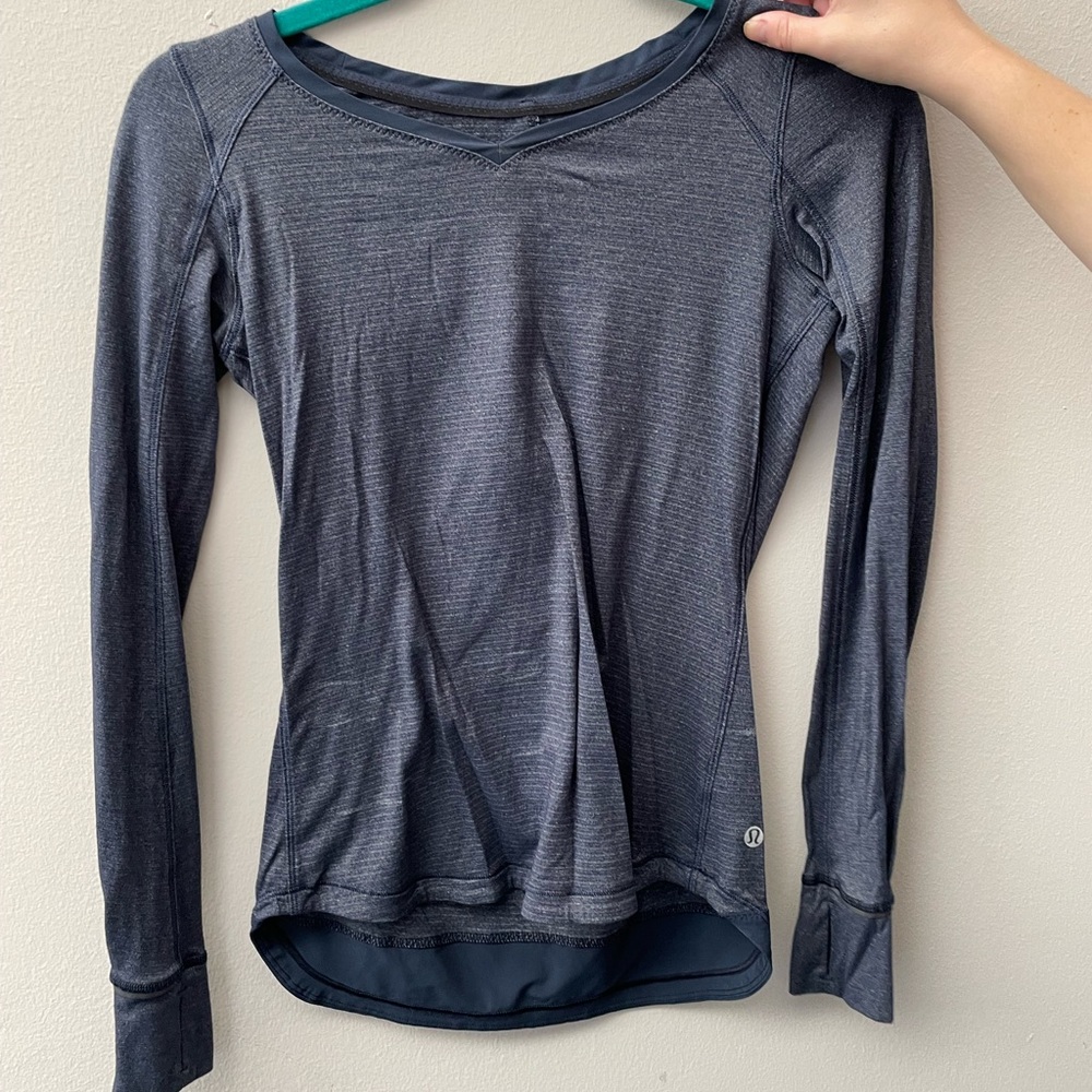 Lulu lemon long sleeve v neck lightweight layer